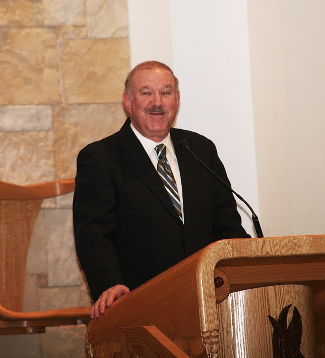 Rabbi Robert E Fine addressing from the bima.